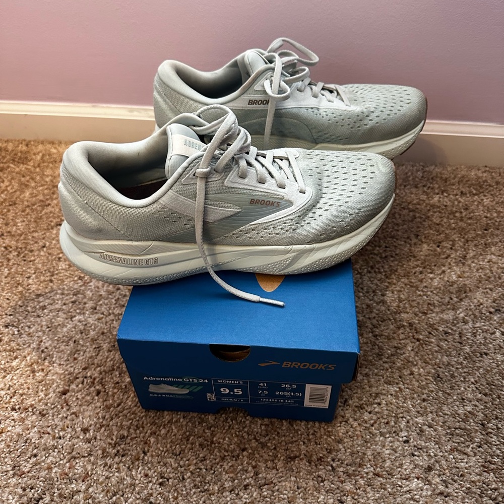 Brooks Adrenaline GTS 24 Running Shoes